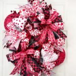 valentine's day wreath with bows and hearts