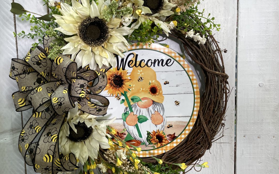 5.07.21 Bee Wreath with Gnome Sign – Tammy (REPLAY)