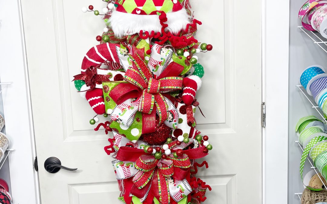 8.26.21 XL Elf on Garland wreath – Mellie Mel