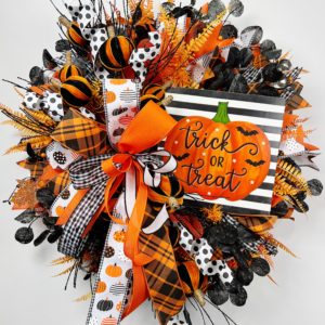 halloween wreath with trick or treat sign